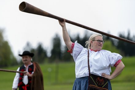Wiślański Wygón Łowiec gra na trombicie